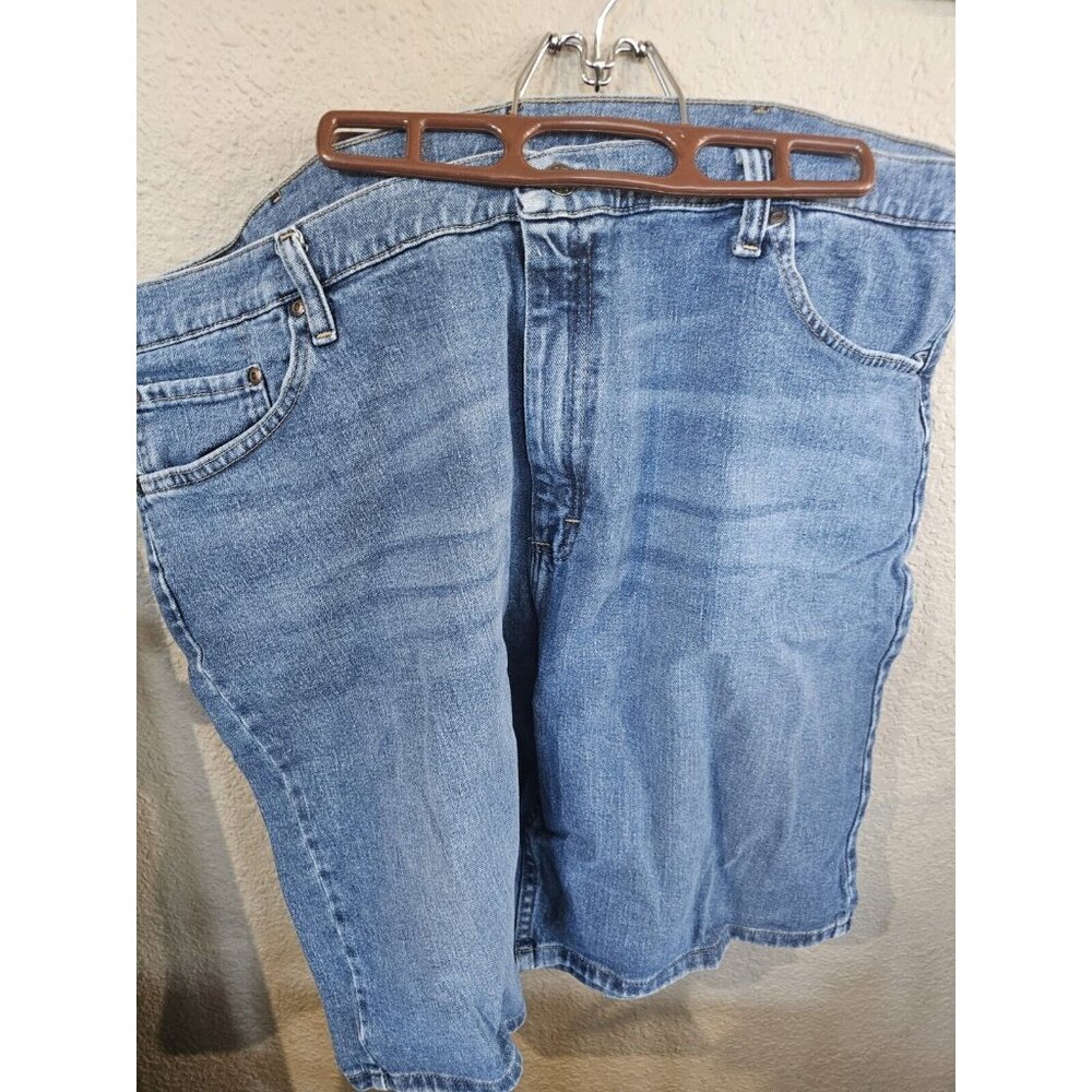 Wrangler Relaxed Fit Blue Jean Shorts Men's Size 42 Inseam 10"